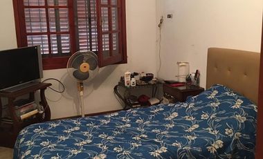 Venta Monte Grande Muy Buena Casa En Esquina De 2 Plantas Con 3 Dormitorios.