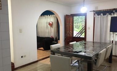 Venta Monte Grande Muy Buena Casa En Esquina De 2 Plantas Con 3 Dormitorios.