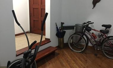 Venta Monte Grande Muy Buena Casa En Esquina De 2 Plantas Con 3 Dormitorios.