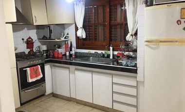 Venta Monte Grande Muy Buena Casa En Esquina De 2 Plantas Con 3 Dormitorios.