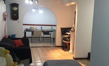 Venta Monte Grande Muy Buena Casa En Esquina De 2 Plantas Con 3 Dormitorios.