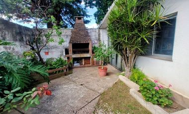 VENTA CASA 6 AMB EN MONTE GRANDE PARQUE COCHERAS