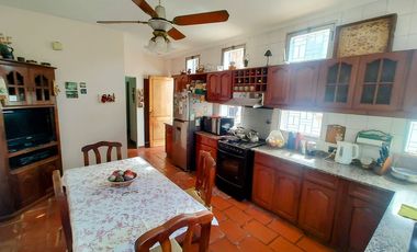 VENTA CASA 6 AMB EN MONTE GRANDE PARQUE COCHERAS