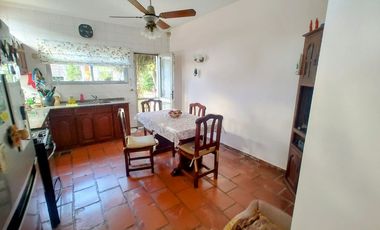 VENTA CASA 6 AMB EN MONTE GRANDE PARQUE COCHERAS