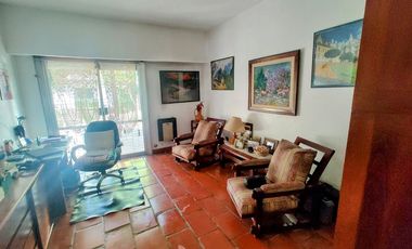VENTA CASA 6 AMB EN MONTE GRANDE PARQUE COCHERAS