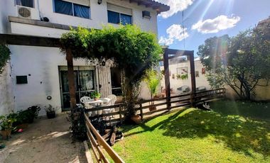 VENTA CASA 6 AMB EN MONTE GRANDE PARQUE COCHERAS