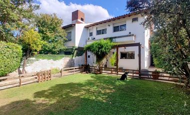 VENTA CASA 6 AMB EN MONTE GRANDE PARQUE COCHERAS