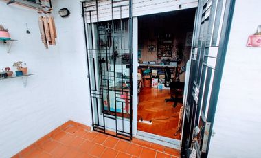 VENTA CASA 6 AMB EN MONTE GRANDE PARQUE COCHERAS
