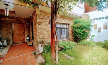 VENTA CASA 6 AMB EN MONTE GRANDE PARQUE COCHERAS