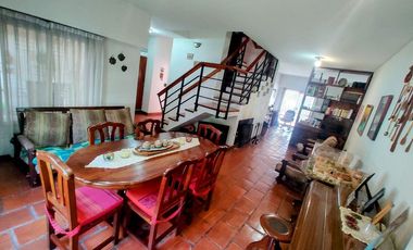VENTA CASA 6 AMB EN MONTE GRANDE PARQUE COCHERAS