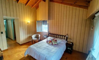 VENTA CASA 6 AMB EN MONTE GRANDE PARQUE COCHERAS