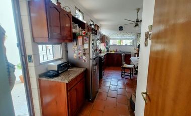 VENTA CASA 6 AMB EN MONTE GRANDE PARQUE COCHERAS