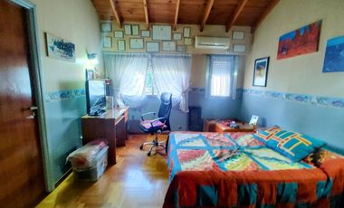 VENTA CASA 6 AMB EN MONTE GRANDE PARQUE COCHERAS
