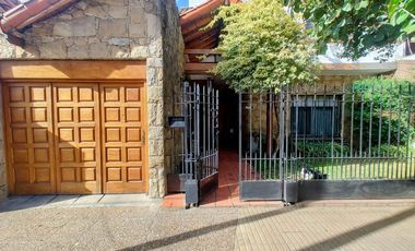 VENTA CASA 6 AMB EN MONTE GRANDE PARQUE COCHERAS
