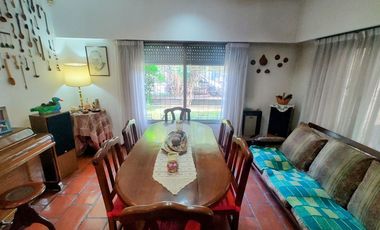 VENTA CASA 6 AMB EN MONTE GRANDE PARQUE COCHERAS
