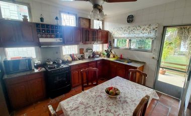 VENTA CASA 6 AMB EN MONTE GRANDE PARQUE COCHERAS