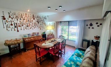 VENTA CASA 6 AMB EN MONTE GRANDE PARQUE COCHERAS