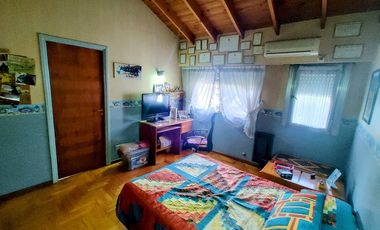 VENTA CASA 6 AMB EN MONTE GRANDE PARQUE COCHERAS