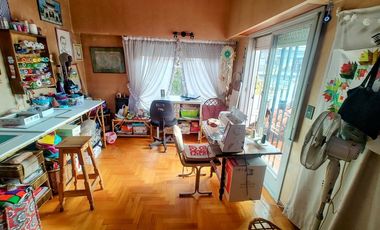 VENTA CASA 6 AMB EN MONTE GRANDE PARQUE COCHERAS