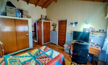 VENTA CASA 6 AMB EN MONTE GRANDE PARQUE COCHERAS