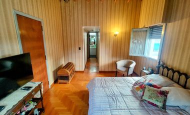 VENTA CASA 6 AMB EN MONTE GRANDE PARQUE COCHERAS
