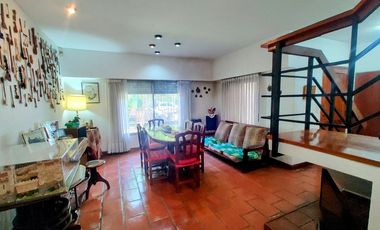VENTA CASA 6 AMB EN MONTE GRANDE PARQUE COCHERAS