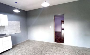 Venta Casa 4 ambientes con Local Florencio Varela