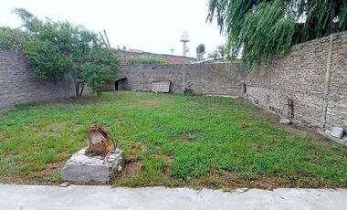 Venta Casa 4 ambientes con Local Florencio Varela