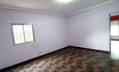 Venta Casa 4 ambientes con Local Florencio Varela