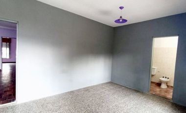 Venta Casa 4 ambientes con Local Florencio Varela