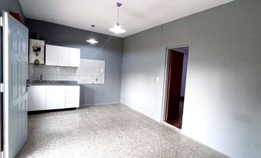 Venta Casa 4 ambientes con Local Florencio Varela