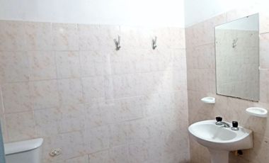 Venta Casa 4 ambientes con Local Florencio Varela