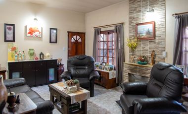 VENTA CASA EN GUTIERREZ 4 AMBIENTES