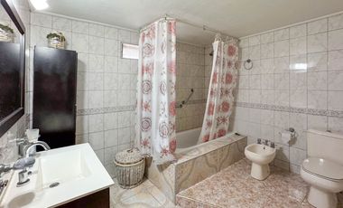 VENTA CASA EN GUTIERREZ 4 AMBIENTES
