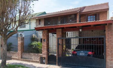 VENTA CASA EN GUTIERREZ 4 AMBIENTES
