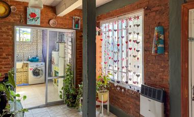 VENTA CASA EN GUTIERREZ 4 AMBIENTES