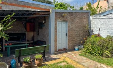 VENTA CASA EN GUTIERREZ 4 AMBIENTES