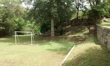 AT84. CASA A MTS DEL RIO CON PILETA, QUINCHO (8 PAX)