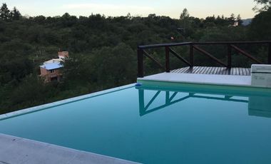 AT108. CUESTA BLANCA. HERMOSA CASA CON PILETA Y GRAN VISTA (3/4 PAX)