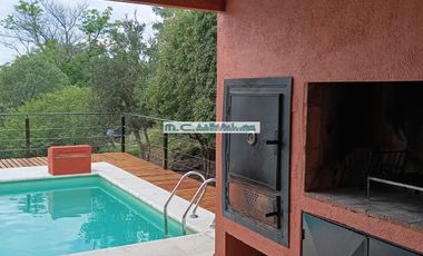 AT108. CUESTA BLANCA. HERMOSA CASA CON PILETA Y GRAN VISTA (3/4 PAX)