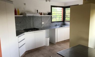 AT108. CUESTA BLANCA. HERMOSA CASA CON PILETA Y GRAN VISTA (3/4 PAX)