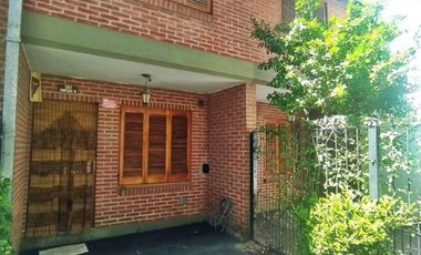 Dúplex en venta de 2 dormitorios c/ cochera en San Bernardo