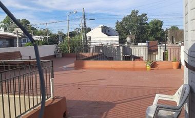 Casa en venta de 2 dormitorios c/ cochera en Ramos Mejía
