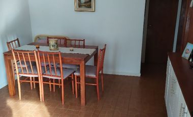 Chalet en venta 4 ambientes c/ cochera . Caisamar. Permuta por menor valor