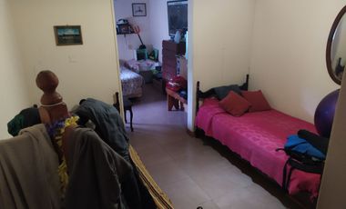Chalet en venta 4 ambientes c/ cochera . Caisamar. Permuta por menor valor