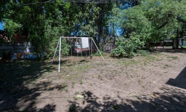 VENTA CASA CON AMPLIO TERRENO, PILETA Y GALPÓN