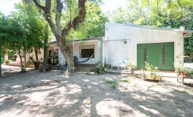 VENTA CASA CON AMPLIO TERRENO, PILETA Y GALPÓN