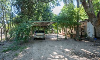 VENTA CASA CON AMPLIO TERRENO, PILETA Y GALPÓN