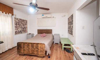 VENTA CASA CON AMPLIO TERRENO, PILETA Y GALPÓN