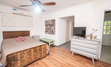 VENTA CASA CON AMPLIO TERRENO, PILETA Y GALPÓN